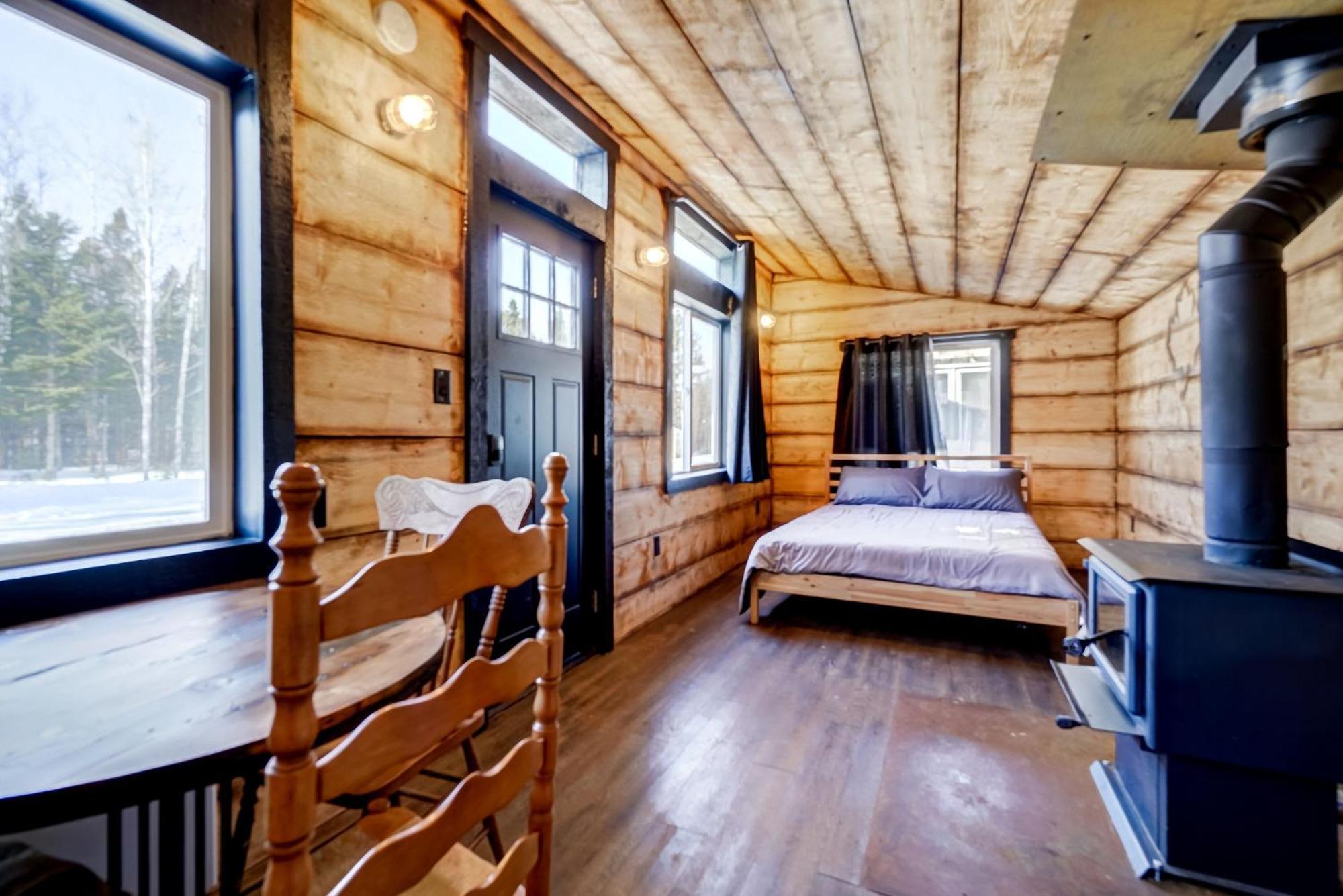 Your Cozy Cabin Retreat Saint-Remi-d'Amherst Exterior photo