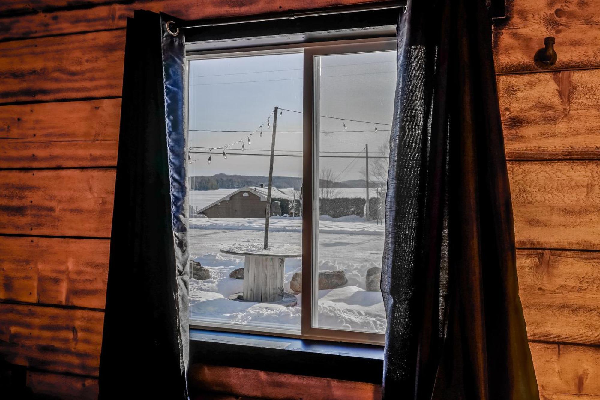 Your Cozy Cabin Retreat Saint-Remi-d'Amherst Exterior photo