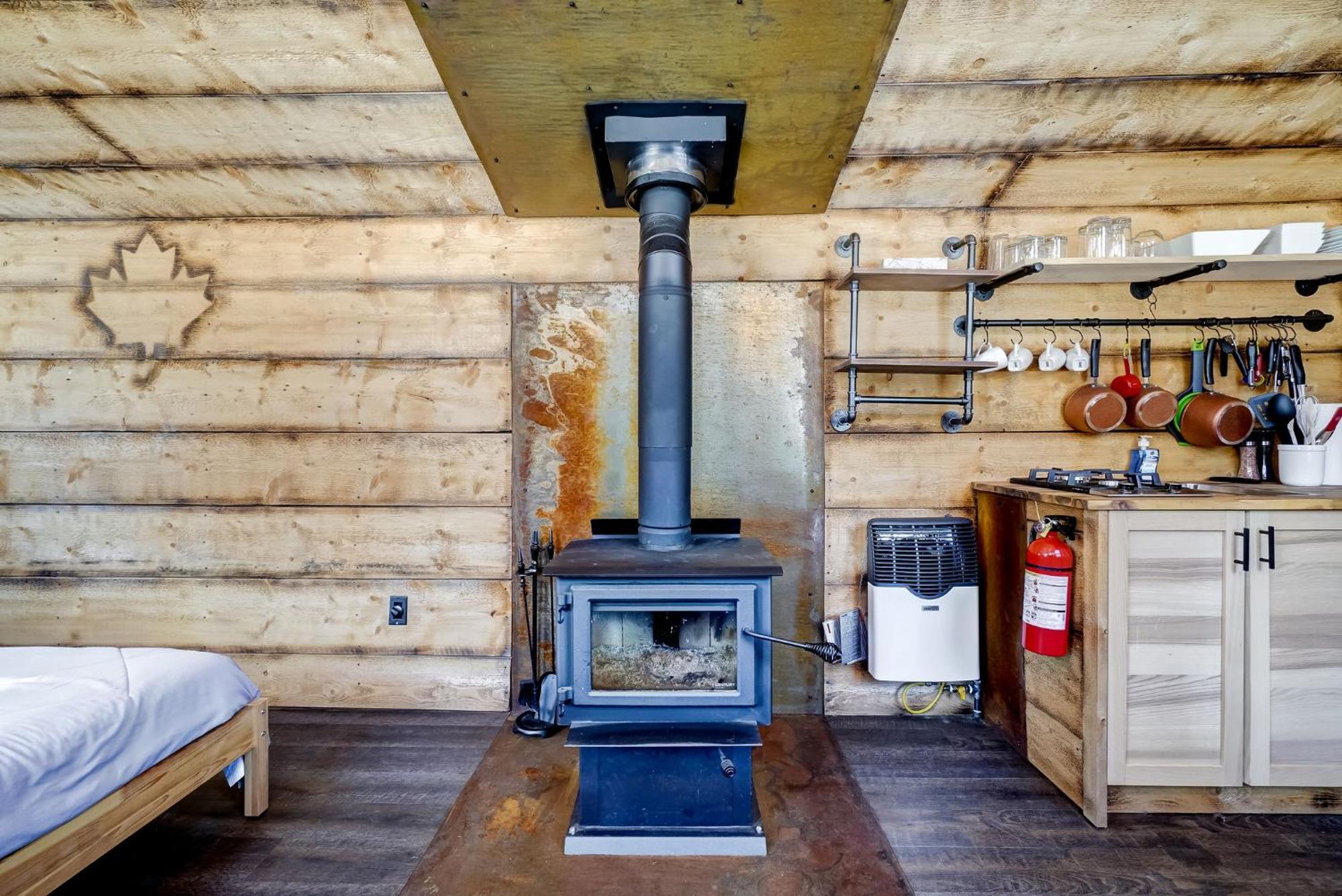 Your Cozy Cabin Retreat Saint-Remi-d'Amherst Exterior photo