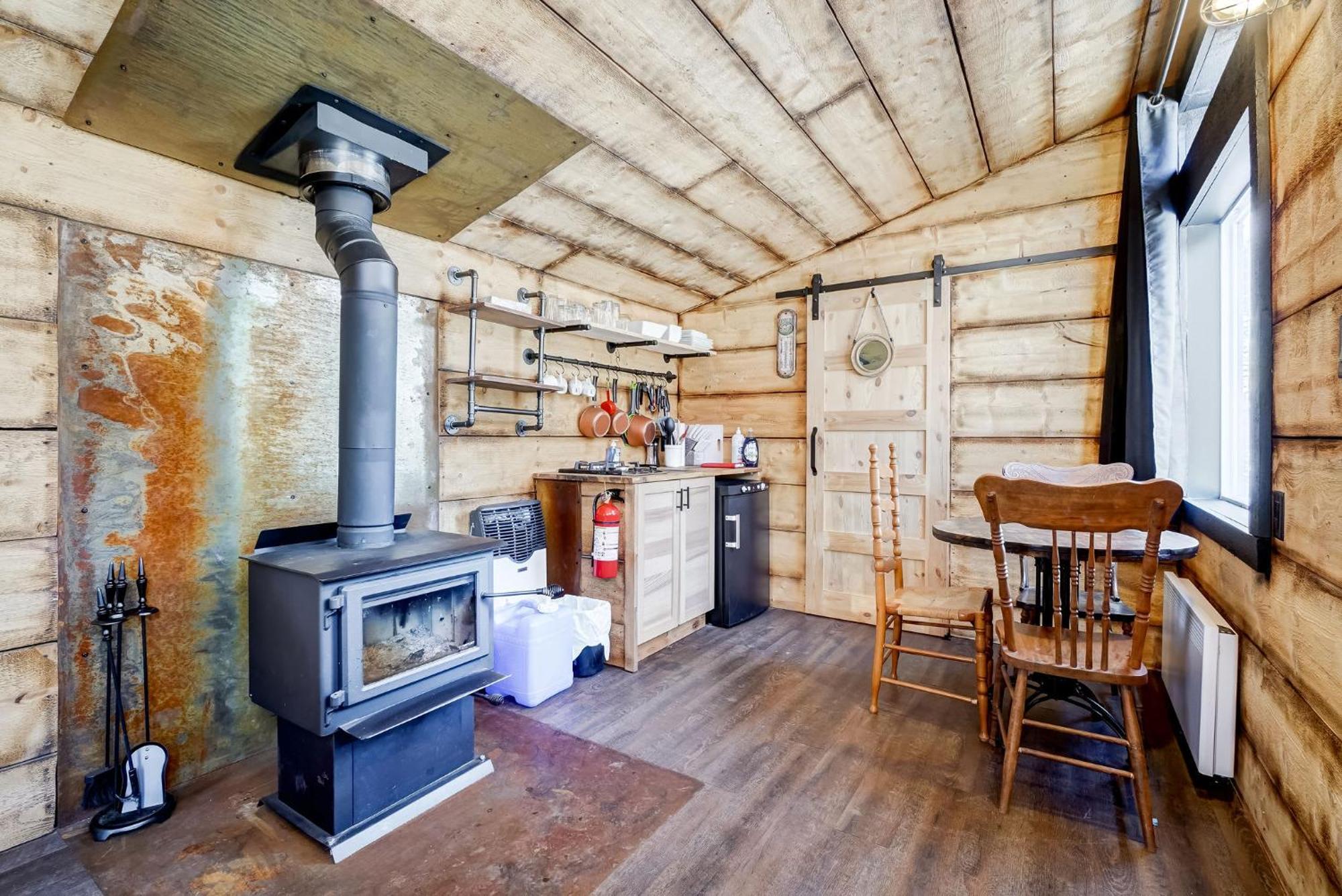 Your Cozy Cabin Retreat Saint-Remi-d'Amherst Exterior photo