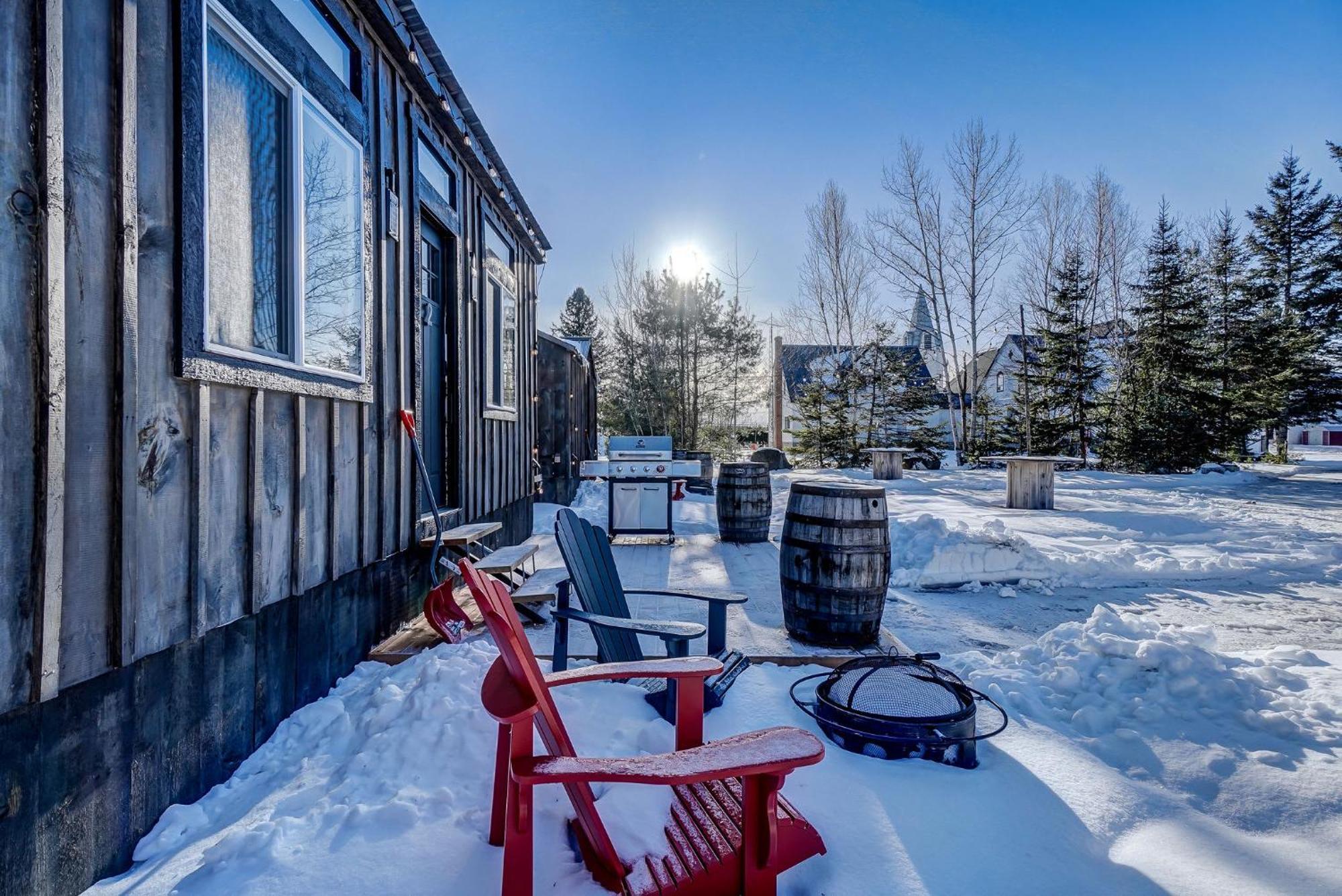 Your Cozy Cabin Retreat Saint-Remi-d'Amherst Exterior photo