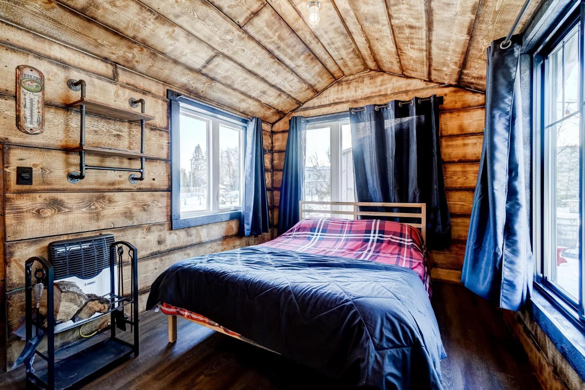 Your Cozy Cabin Retreat Saint-Remi-d'Amherst Exterior photo